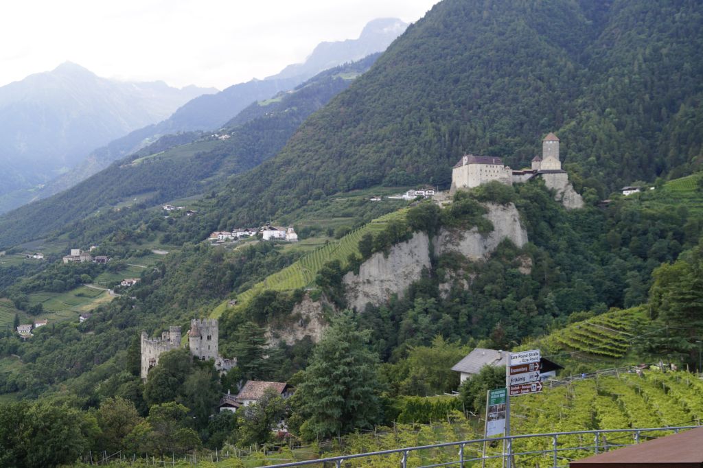 Burg Tirol